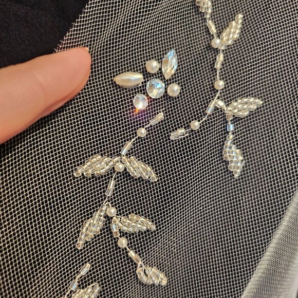 Wedding Bridal Veil, EN VOGUE Tulle, Beaded, Crystal and Pearl Floral Design - Picture 6 of 15